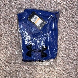 Women’s golf shirt size small. Short sleeve. Under armour dry tech. Brand new